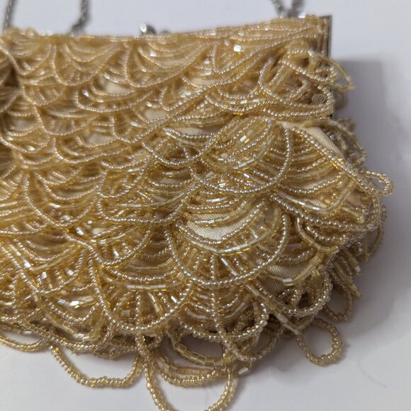 Excellent condition vintage 1960s gold scalloped beaded purse - Picture 3 of 16
